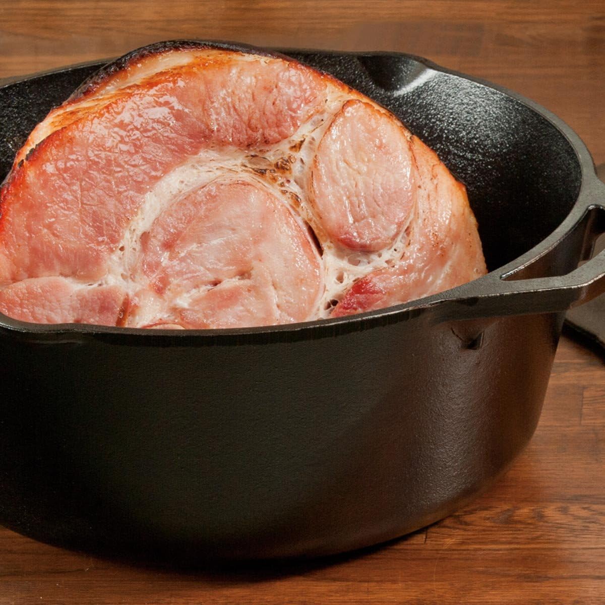 Lodge 5 Quart Cast Iron Dutch Oven. Pre-Seasoned Pot with Lid and Dual Loop Handle: Kitchen & Dining
