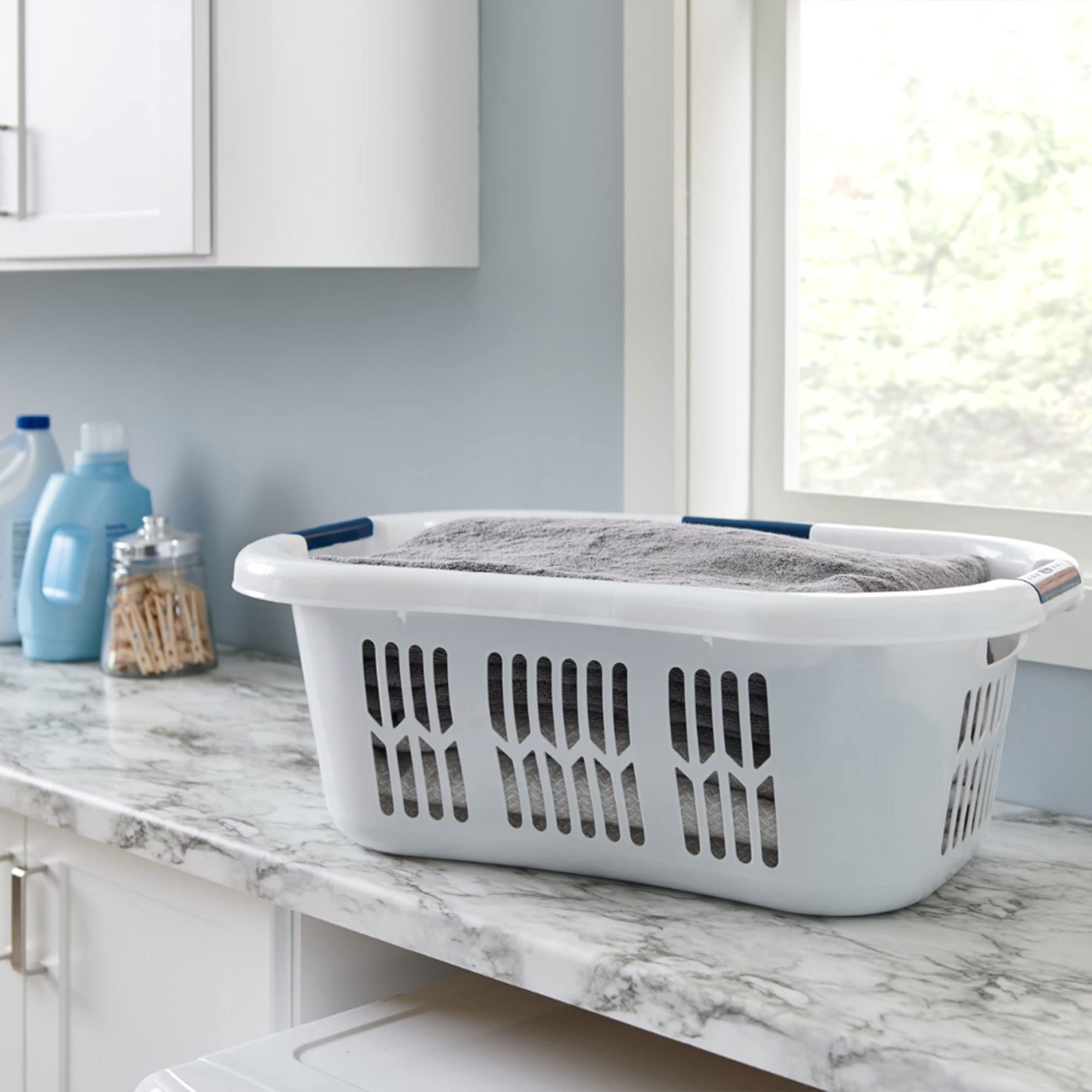 Rubbermaid Laundry Basket XL Hip-Hugger Basket 2.1-Bushel White Laundry Storage/Bathroom/Bedroom/Home Closet