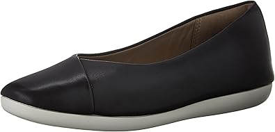 clarks artisan women's feature film flats