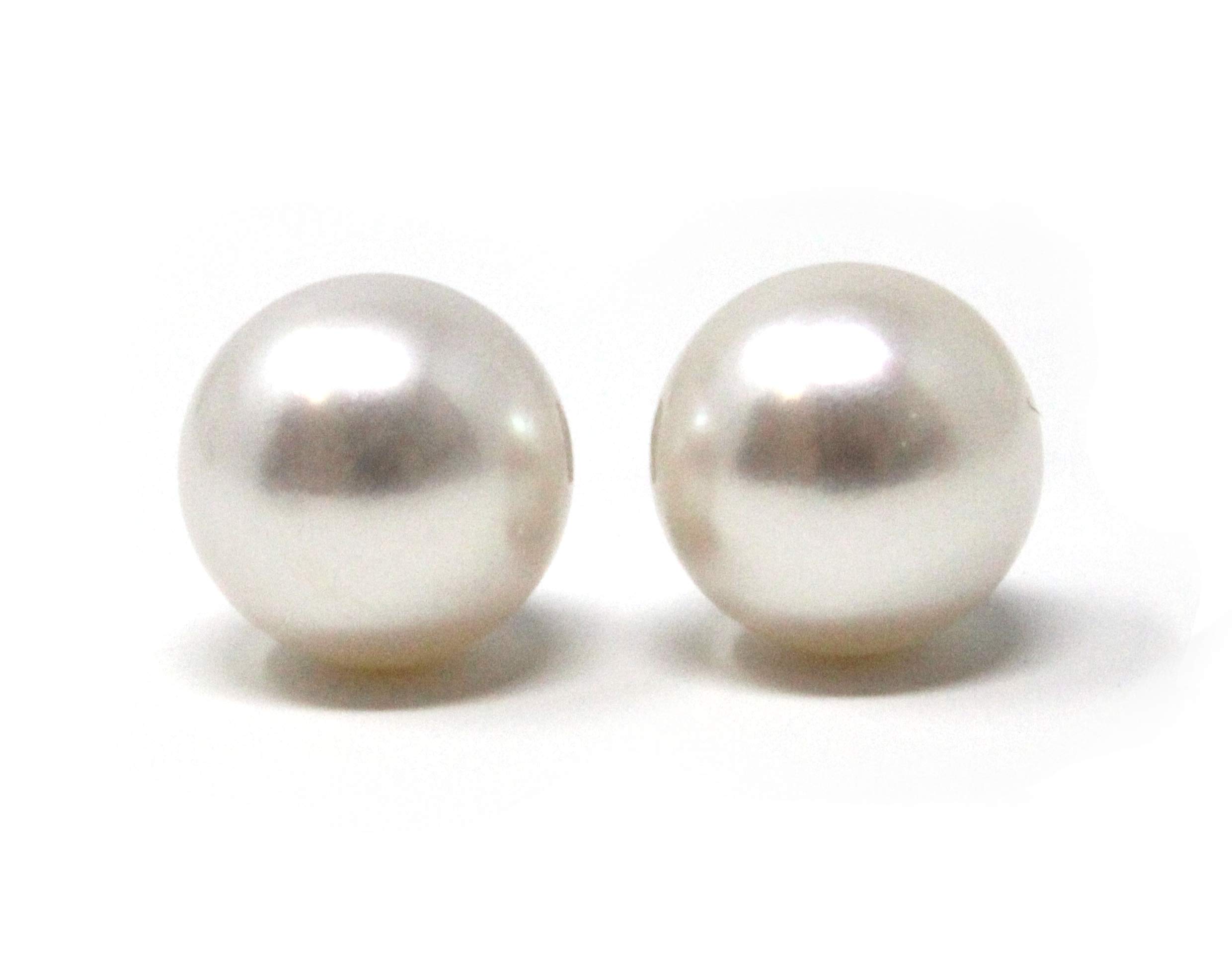 18 ct White Gold 8-8.5mm White Fine Japanese Akoya Round Shape Pearl Stud Earring Pair
