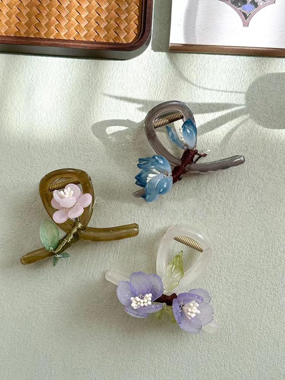 Medium Floral Hair Claw Clips for Women, Chinese Style Flower Hair Clips Nonslip Hand-wound Hair Clamps Fashion Hair Accessories for Women and Girls With Long Thick Thin Curly Hair (Magnolia)