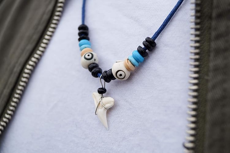 Surferkette Herren Damen Haizahn-Kette Made by Nami - mit Ketten-Anhänger Haifisch-Zahn Surfer Hai Jamaika Blau