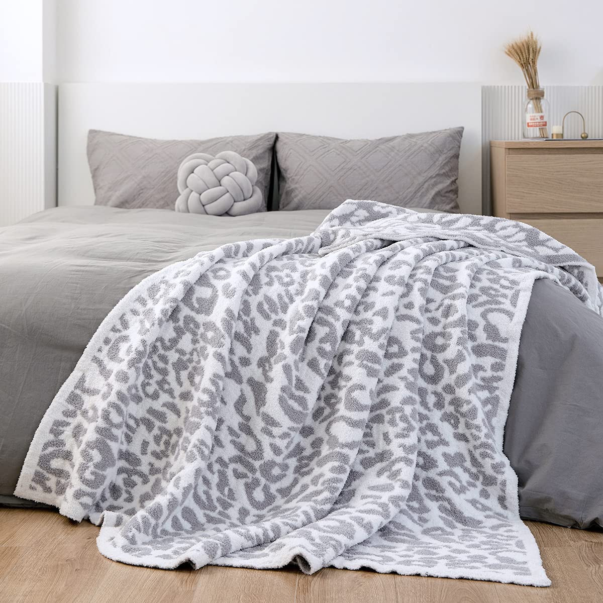 MH MYLUNE HOME Fleece Reversible Sofa Throw Blanket Fluffy Ultra-Soft Plush Microfiber Throws in Leopard Print 180x200 cm Cozy Warm Nap Blankets for Couch Chair Settees Bed (71"x78", White/Grey)