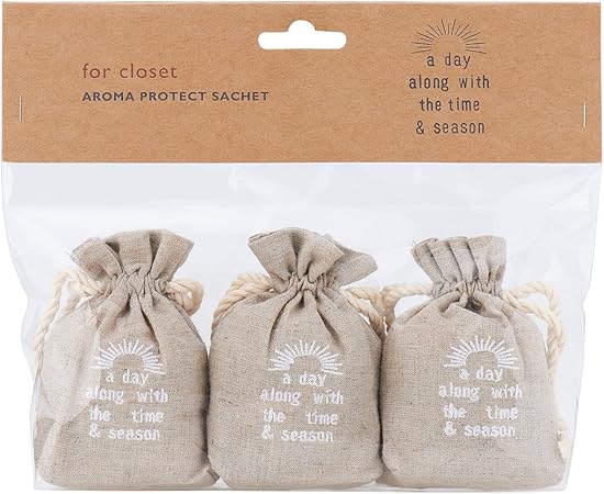 Amazon Co Jp アデイ A Day アロマプロテクトサシェ For Closet フォークローゼット 3個入り 芳香剤 シダーウッドに ハーブやスパイスをブレンドした清々しい香り ビューティー
