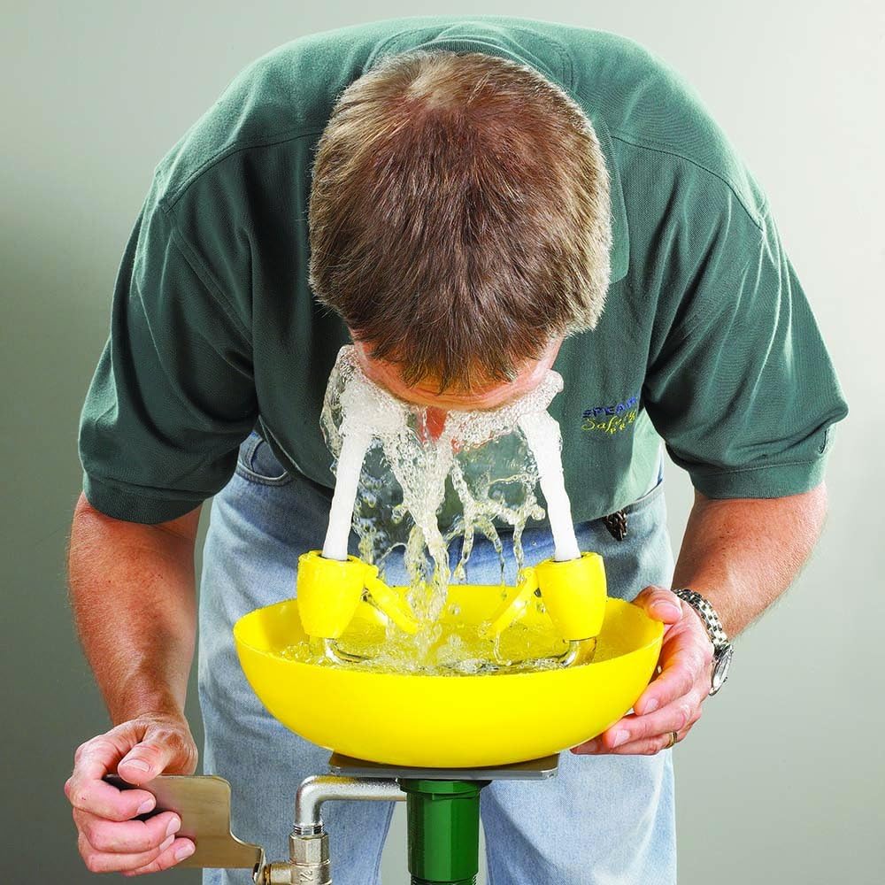 Speakman, Yellow SE-580 Traditional Series Wall-Mounted Emergency Eyewash - Science Lab Eye Wash Units - 