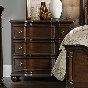 Hooker Furniture Leesburg Bachelors Chest in Mahogany