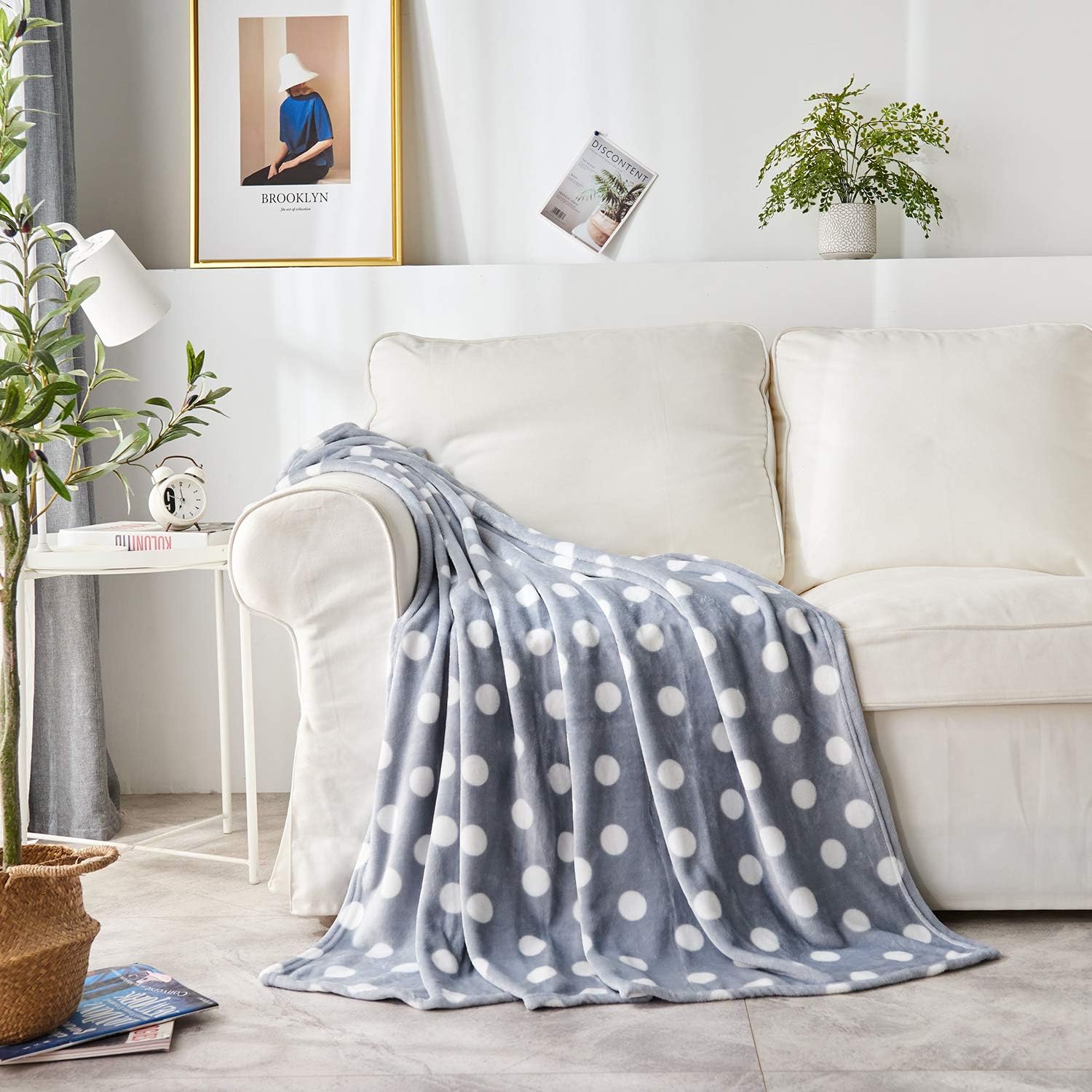 DAKANG Plush Throw Blanket, Fleece Throw for Couch 50" x 60" - Soft Microfiber Cozy Lightweight Printed All Season Bed Throw Blanket, Polka Dot Grey: Home & Kitchen