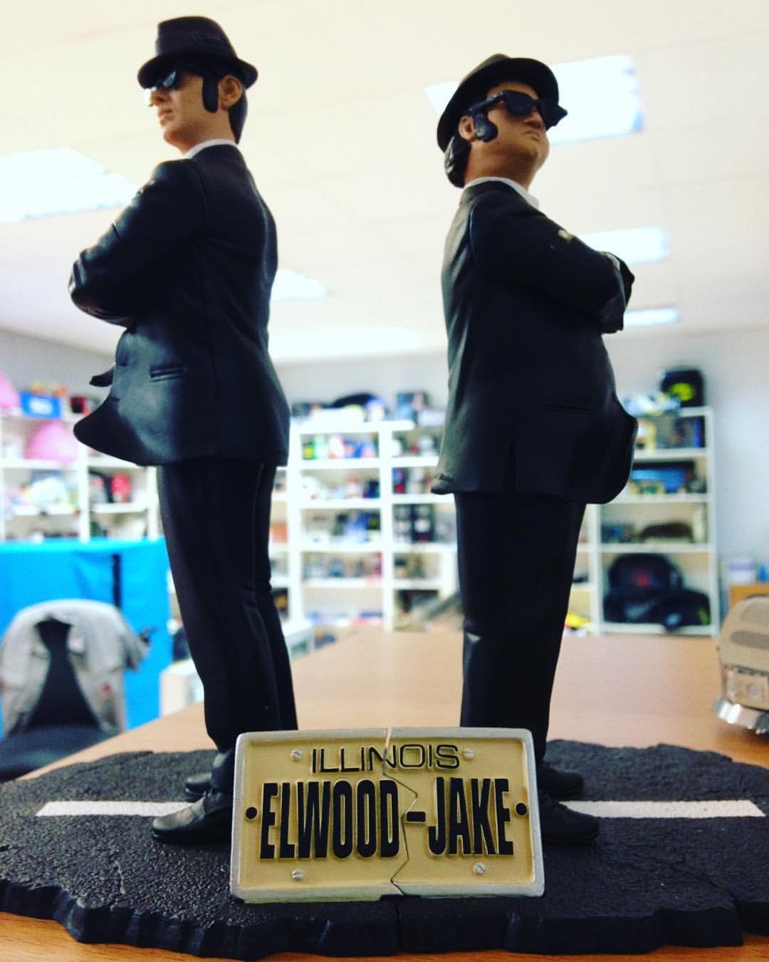 SD Toys Movie Icons The Blues Brothers Jake & Elwood Figure Set, 7", Black, 7 Inches - Image 4