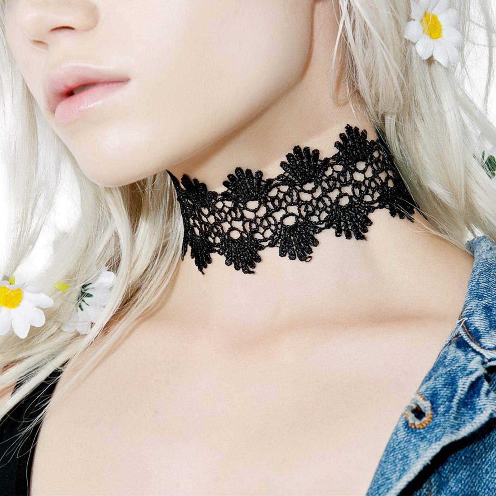 TseenYi Boho Lace Necklace Choker Short Black Hollow Flower Tattoo Necklace Chain Gothic Sexy Clavicle Chain Necklaces Jewelry for Women and Girls (Black)