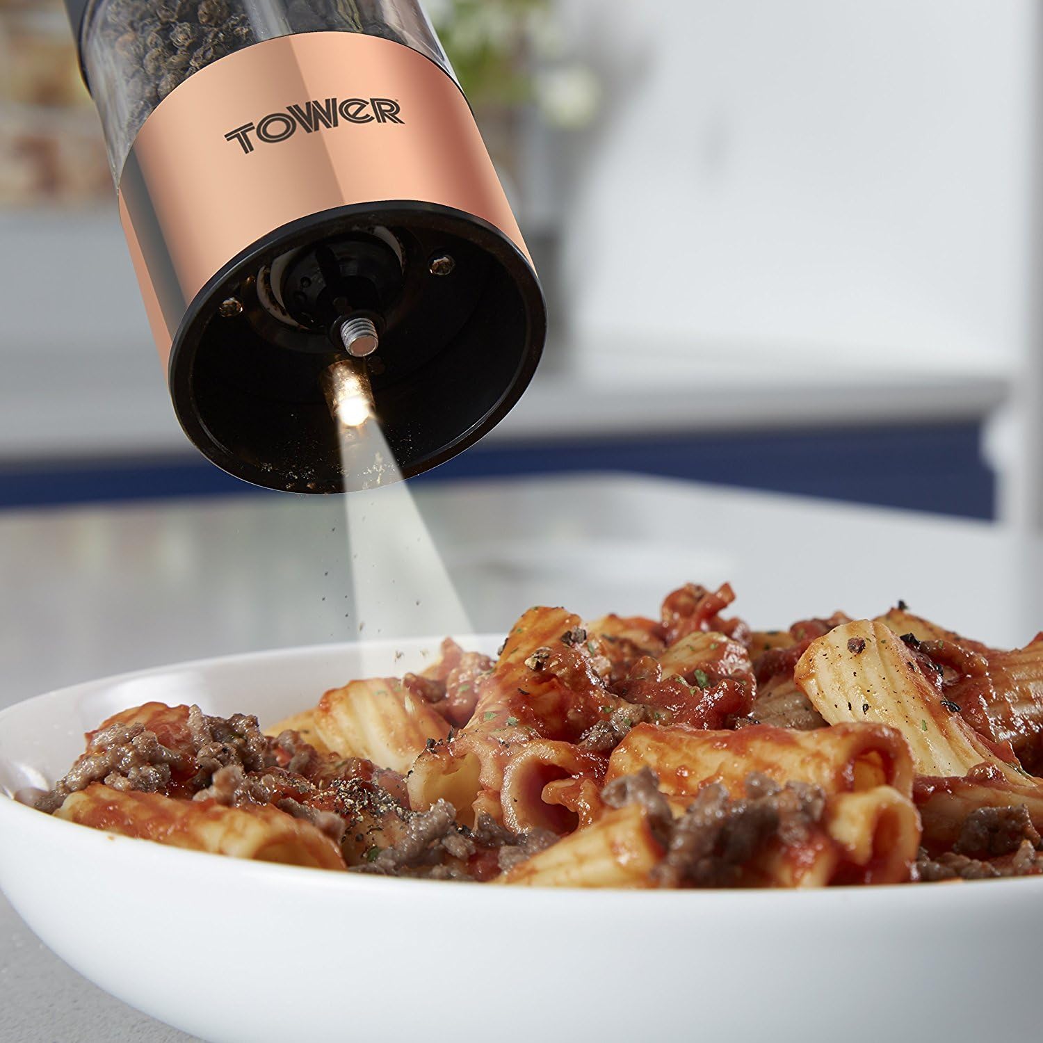 Tower Electric Salt and Pepper Mill, Stainless Steel, Soft-Touch Body, Rose Gold and Black - Image 5