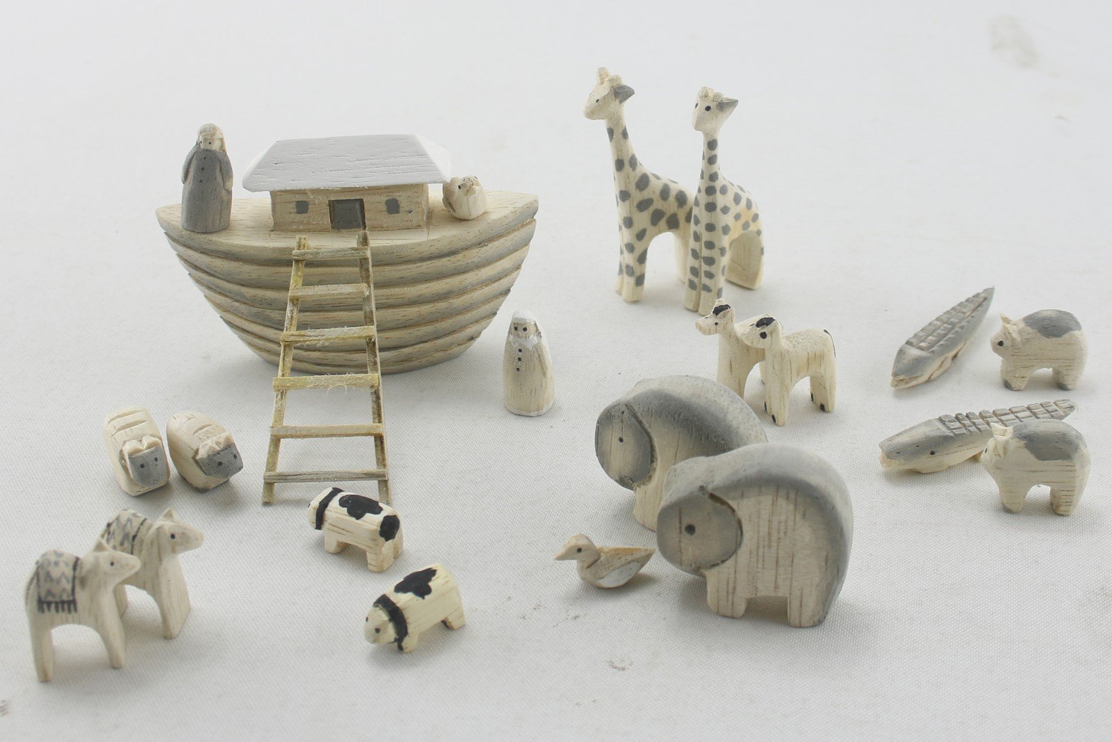 Noah & co East of India Ark & Wooden small Boxed play set Hand Carved