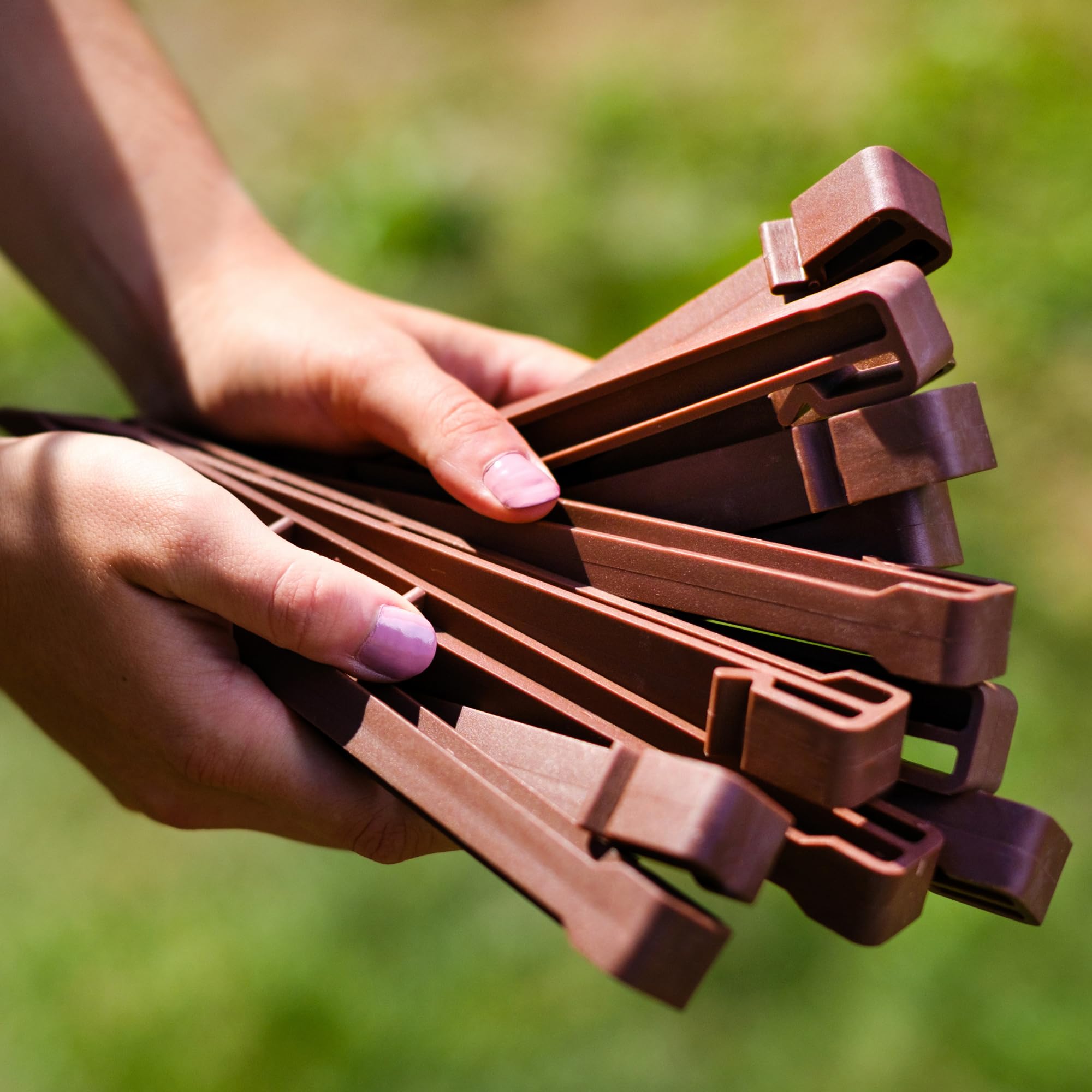 40 Pcs Landscape Edging Stakes 24.5 cm - Durable Plastic Ground Stakes for Lawn Edging - Garden Brown Spikes