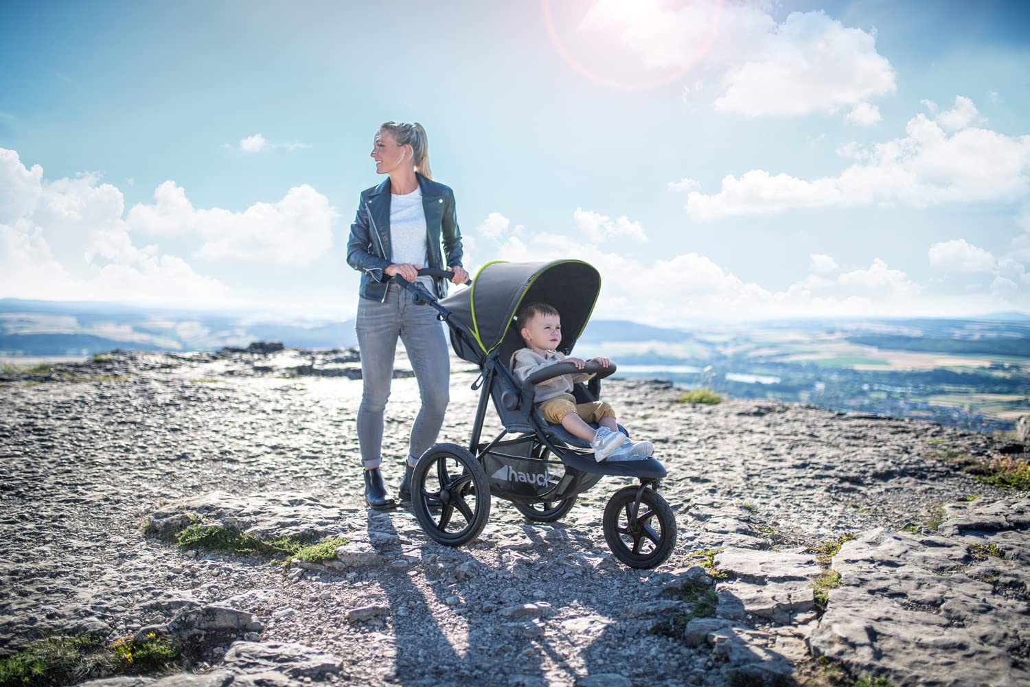 hauck Runner, Black / Neon Yellow - Robuster Dreirad Buggy mit XL Lufträdern, Federung, XL Netzfenster, Verstellbarer Schieber, mit Liegefunktion für Kinder ab Geburt bis 22 kg, Faltbar 2