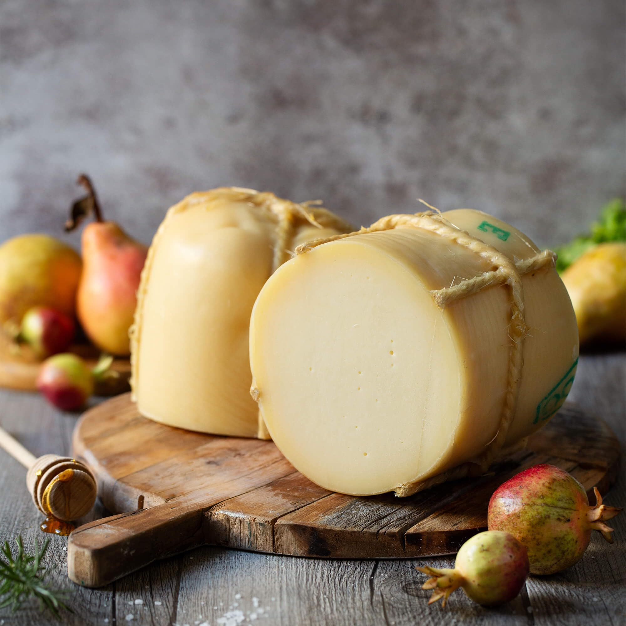Mild Provolone Valpadana DOP 2.2 lbs (1kg) - EMILIA