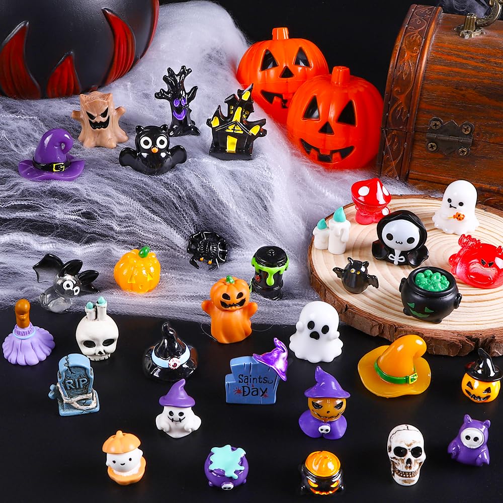 32pcs Halloween Mini Resin Figures 32 Styles Tiny Resin Animals Little Small Figures to Hide Pumpkin Ghost Skull Miniatures Bulk for Halloween Party Favors Bag Fillers Garden Dollhouse Decor