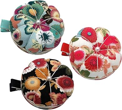 Amazon Co Jp Tvoip 3ピース Diy 裁縫ピンクッション パンプキン型 コットン生地 ボタンリストストラップ クロスステッチ 裁縫 安全ピン クッションアクセサリー ホーム キッチン