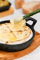 Artesà Mini Cast Iron Casserole with Wooden Board 6.5 inch Round view 4