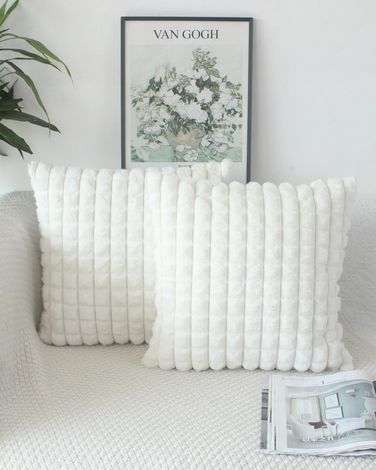 OYIMUA Fluffy Cream White Cushion Covers 50cm x 50cm Faux Fur Cushion Cover 20x20 inches Set of 2 Pillow Cases Soft Plush Sofa Cushions Living Room Modern Moroccan Covers