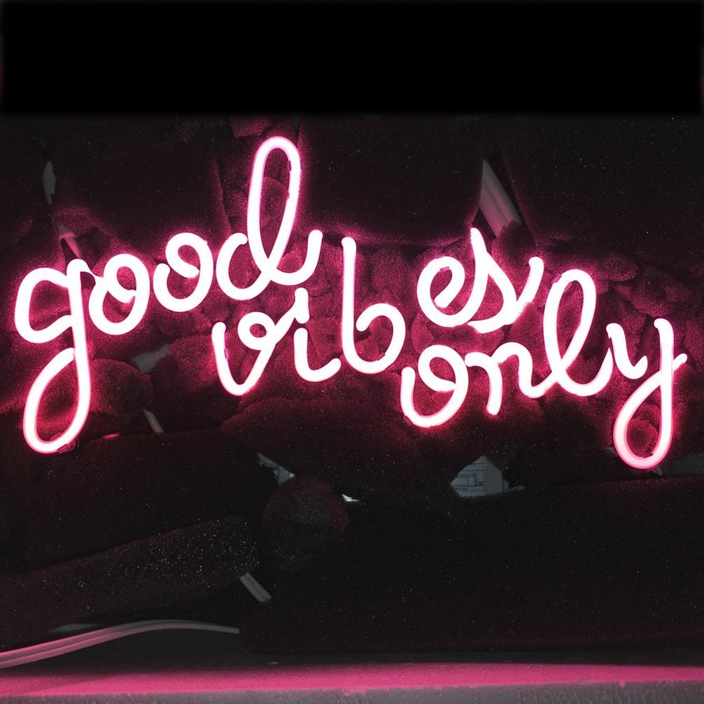 LiQi ™ Good Vibes ONLY Real Glass Handmade Neon Wall Signs for Room Decor Home Bedroom Girls Pub Hotel Beach Cocktail Recreational Game Room (14" x 8"，Pink)