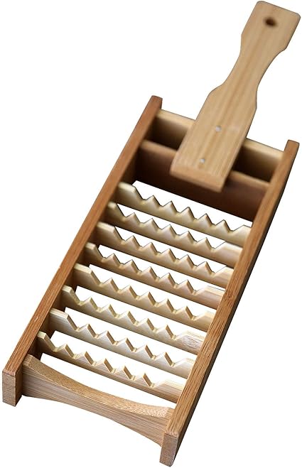 Amazon 国産 日本製 防虫 防カビに安心な炭化加工でリニューアル ガッチリ持てる平もち手の鬼おろし 食物繊維 ビタミンcたっぷり生大根ダイエットにも 大根おろしがふんわりシャキシャキ竹製大根おろし器 鬼おろし おにおろし 虎斑竹専門店 竹虎 おろし器