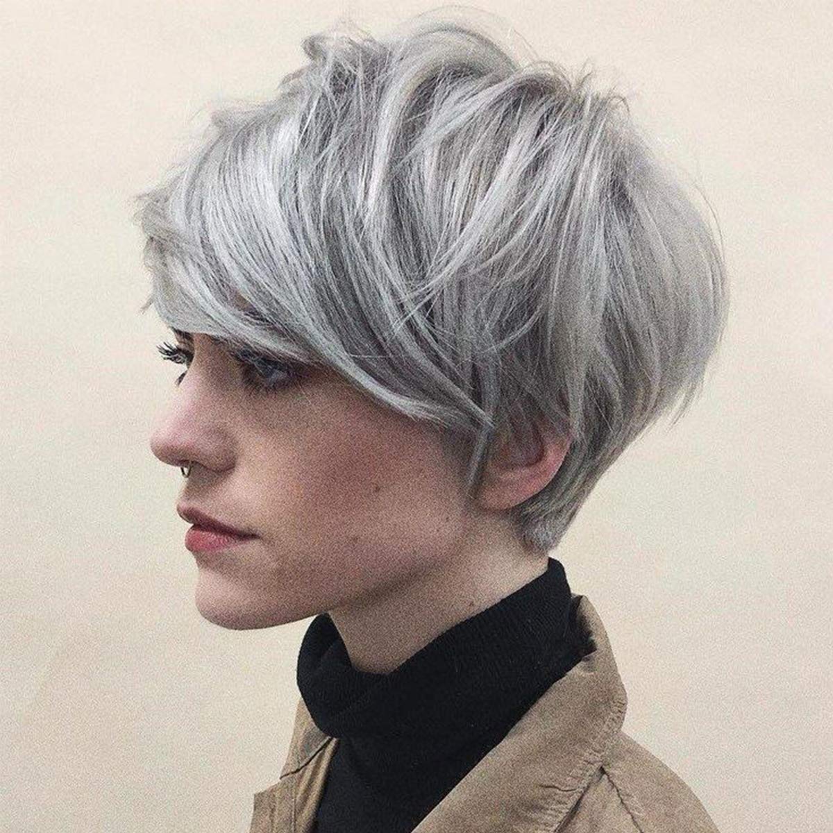 Amazon Com Short Grey Silver Wig For Woman Synthetic Natural Looking For Daily Use Heat Resistant Fiber Beauty