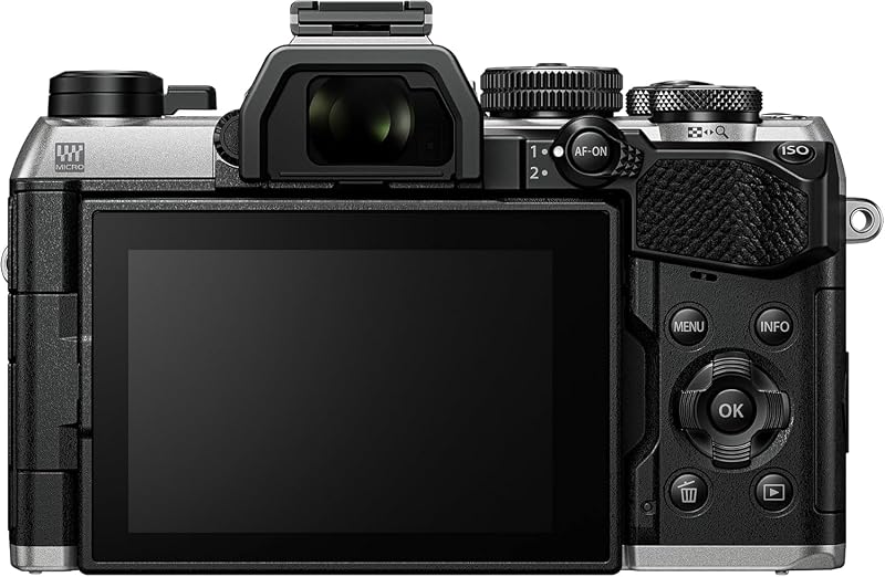 OM-5 Mark II Fotocamera Micro 4/3 con Obiettivo 12-45mm F4 PRO