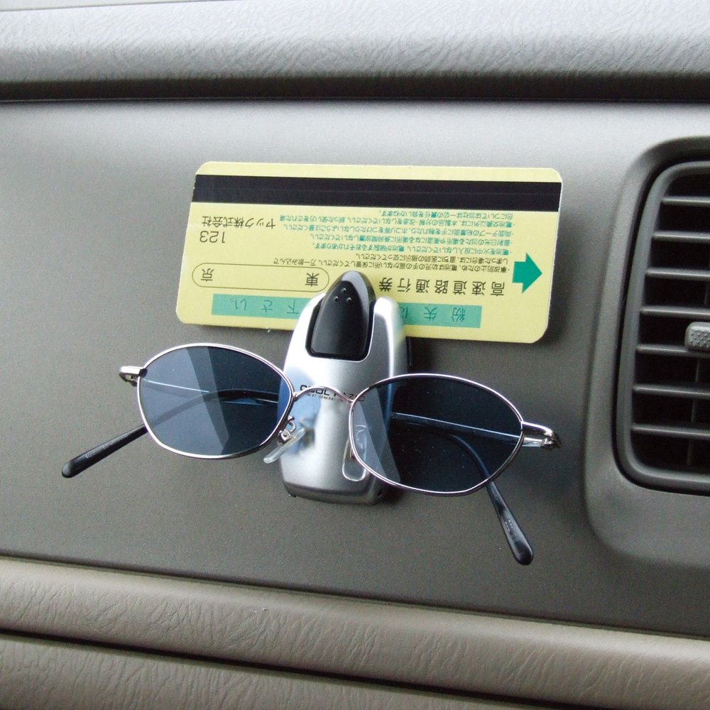 車内に貼り付けた様子