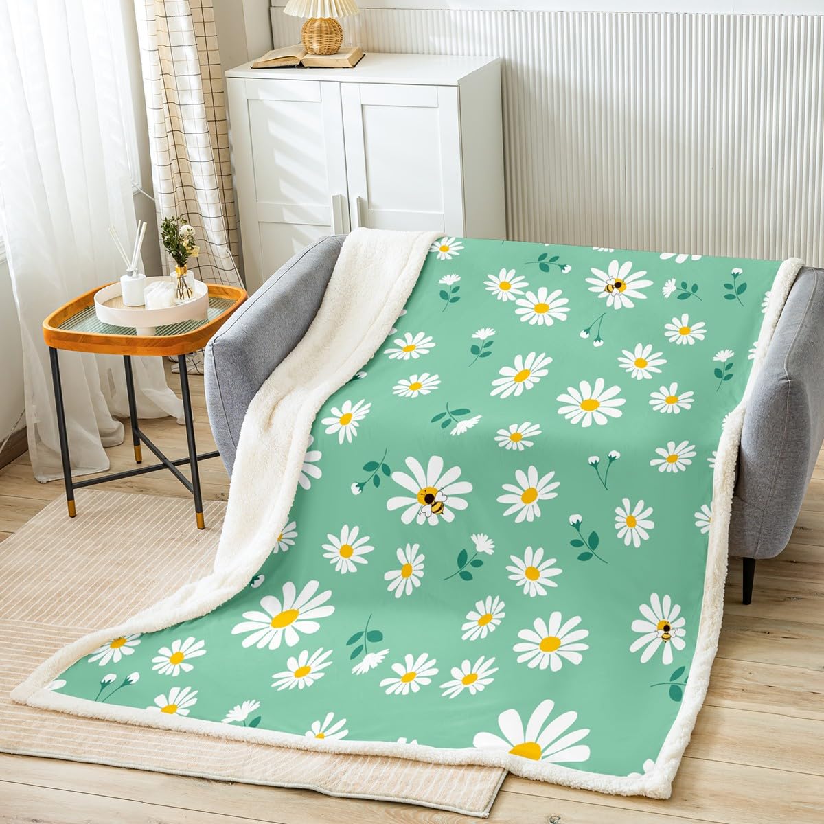 feelingyou Daisy Flowers Bed Blanket Kids Girls Daisy and Bee Sherpa Blanket Soft Cozy Lightweight Green and White Plush Fleece Spring Floral Blanket Gifts for Bed Chair Office Sofa(Throw 50"x60")
