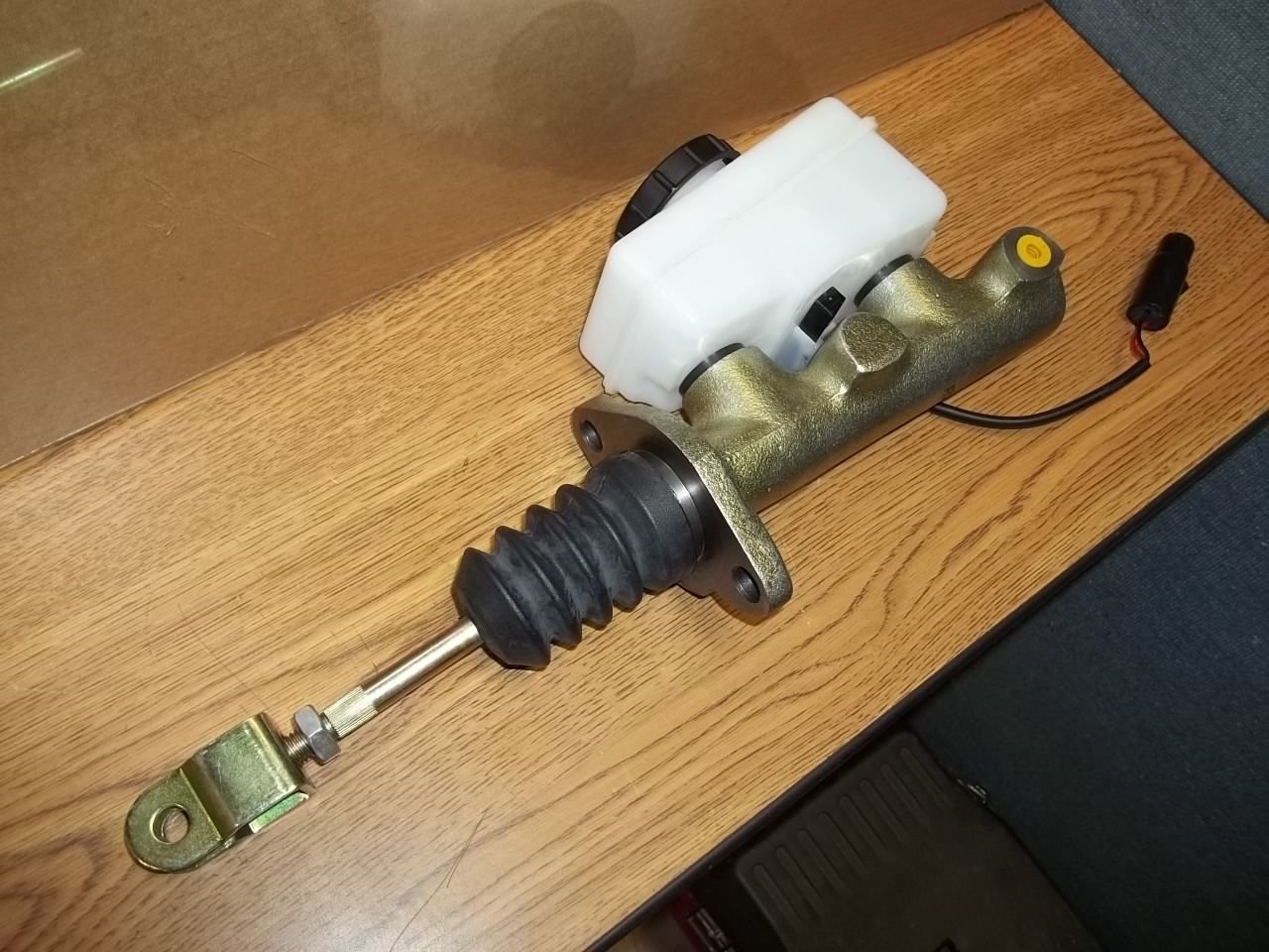 Toyota Forklift Brake Master Cylinder (Bp1411) Industrial