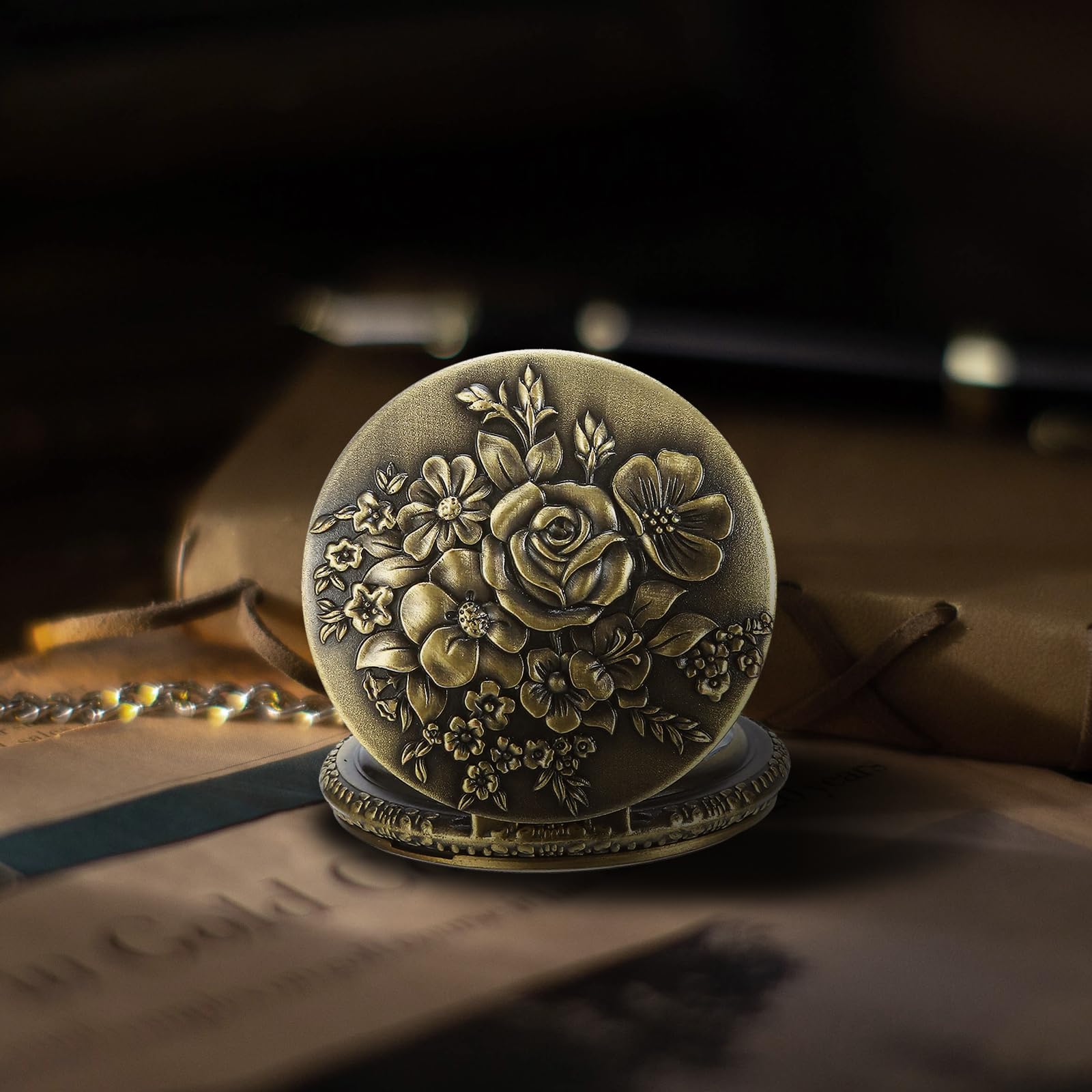 SIMAOTE Vintage Quartz Pocket Watch with Flower Pattern Cover and Chain for Women