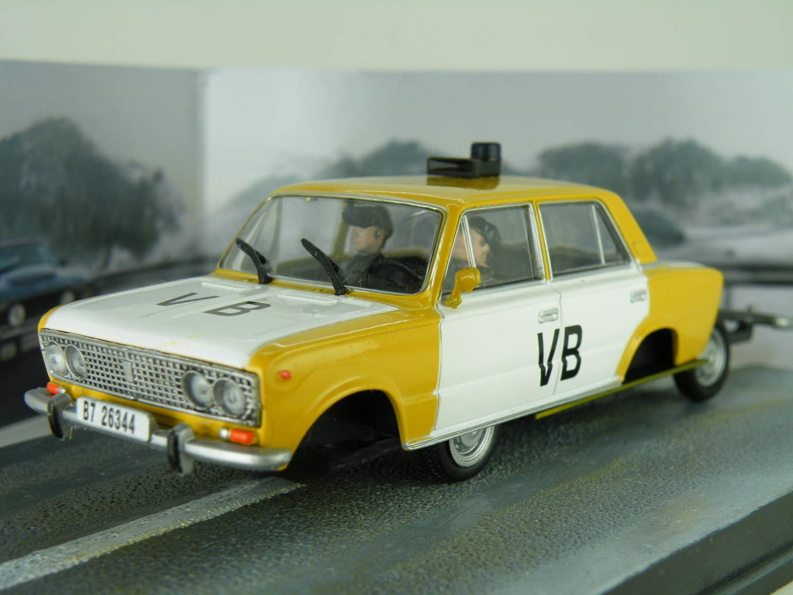 Supreme Models LADA 1500 MODEL CAR JAMES BOND THE LIVING DAYLIGHTS FILM 1:43 SCALE IXO K8