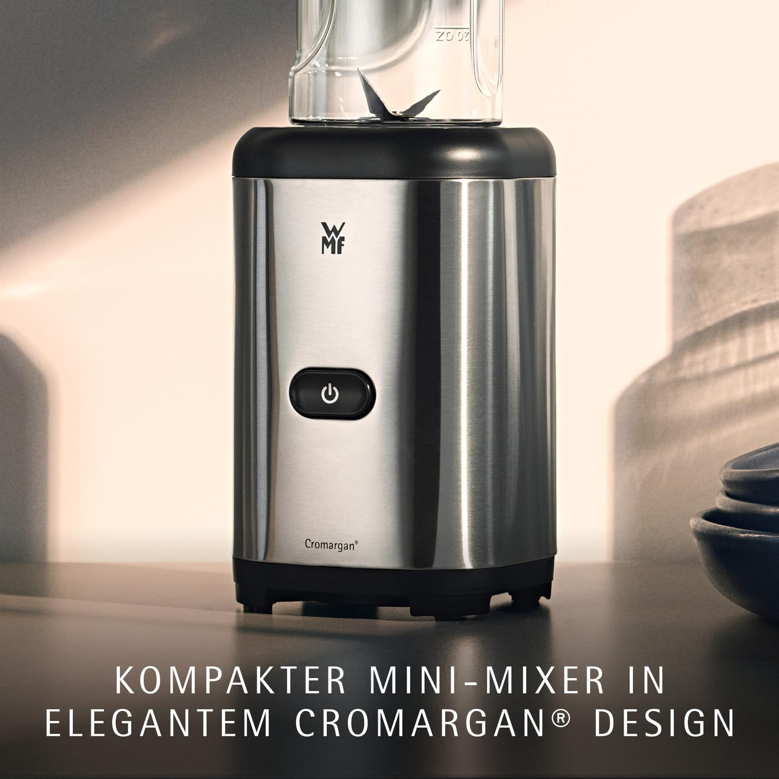 WMF Kult X Mix & Go Mini Smoothie Maker, Standmixer, Blender elektrisch, Shake Mixer 300 Watt Leistung, Tritan-Kunststoff Flasche 600ml, auslaufsicherer Schraubdeckel, rutschfeste Füße, Silber/Schwarz 2
