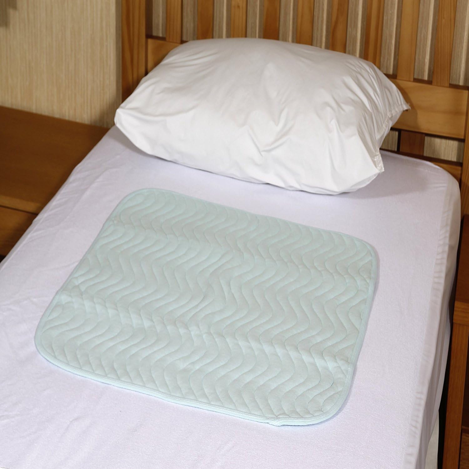 ComfortCare Community Washable Incontinence Bed Pad, 60 × 60 cm Reusable Waterproof Absorbent Mattress Protector Suitable for All Ages - Image 3