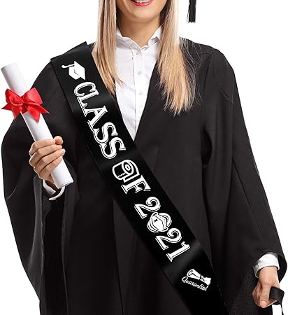 Amazon Co Jp Konsait 卒業検疫用ブラッククラス 年サッシュ卒業サッシュ 卒業式サッシュ 卒業式パーティー 卒業式ギフト 卒業式祝賀会 プレゼント 高校生用 おもちゃ
