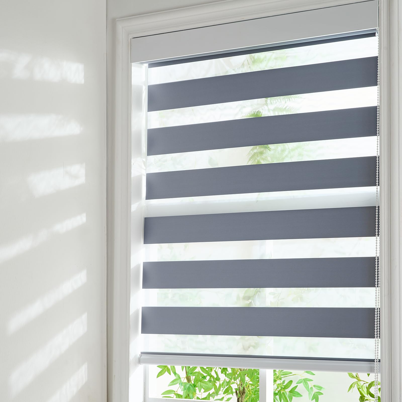 Photo 1 of ***MISSING PARTS***
Pesalco Zebra Roller Shades, Cordless Zebra Blinds for Window, Window Blinds for Indoor, Light Control Light Filtering for Day and Night, 28''W X 72''H, Blue