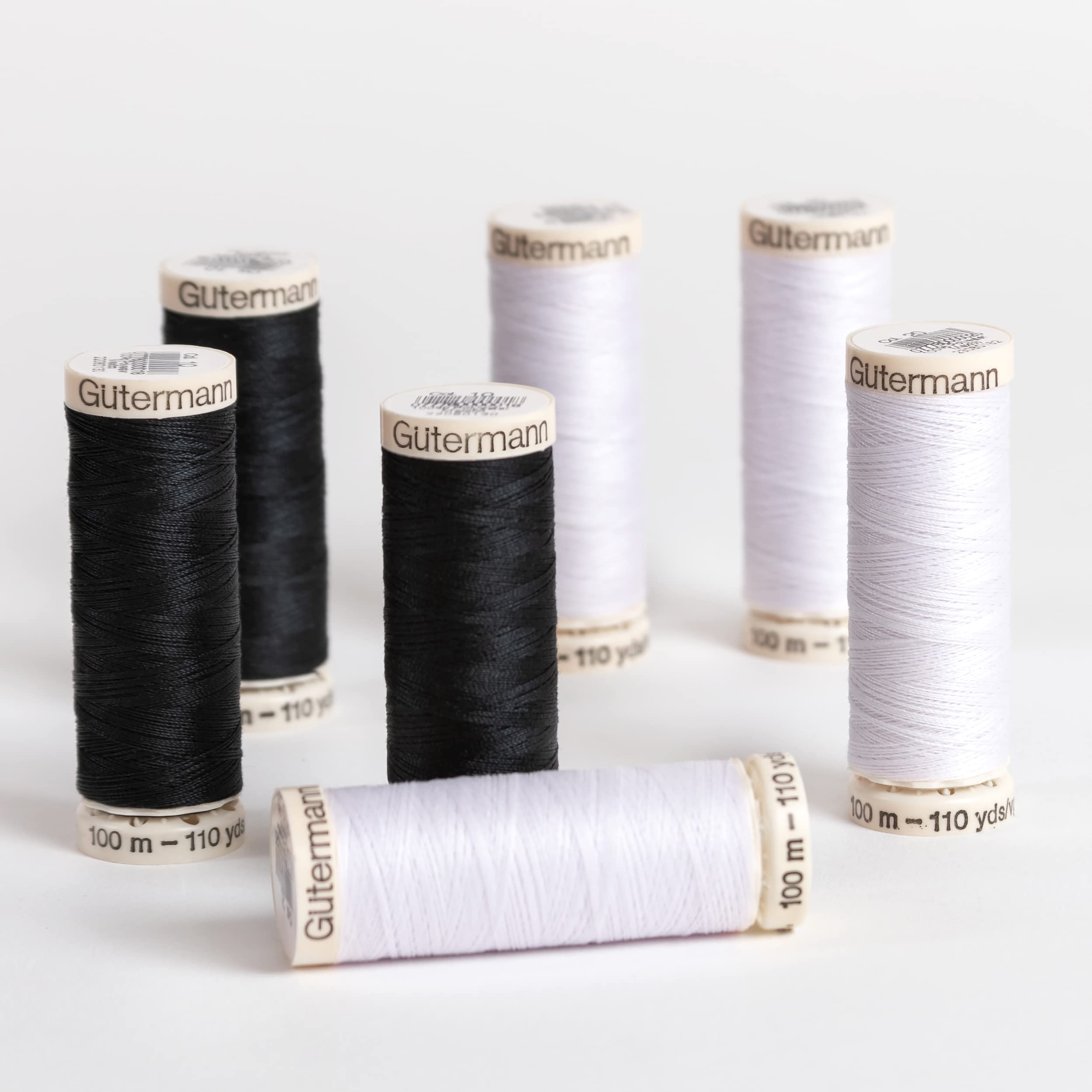 A&E GUTERMANN CONSUMER DIV Black & White Gutermann Sew-All Polyester Thread Set-7 Spools