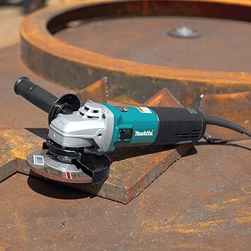 Makita 9565CV featured image 3