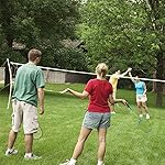 Famille utilisant un kit de badminton Swisswell