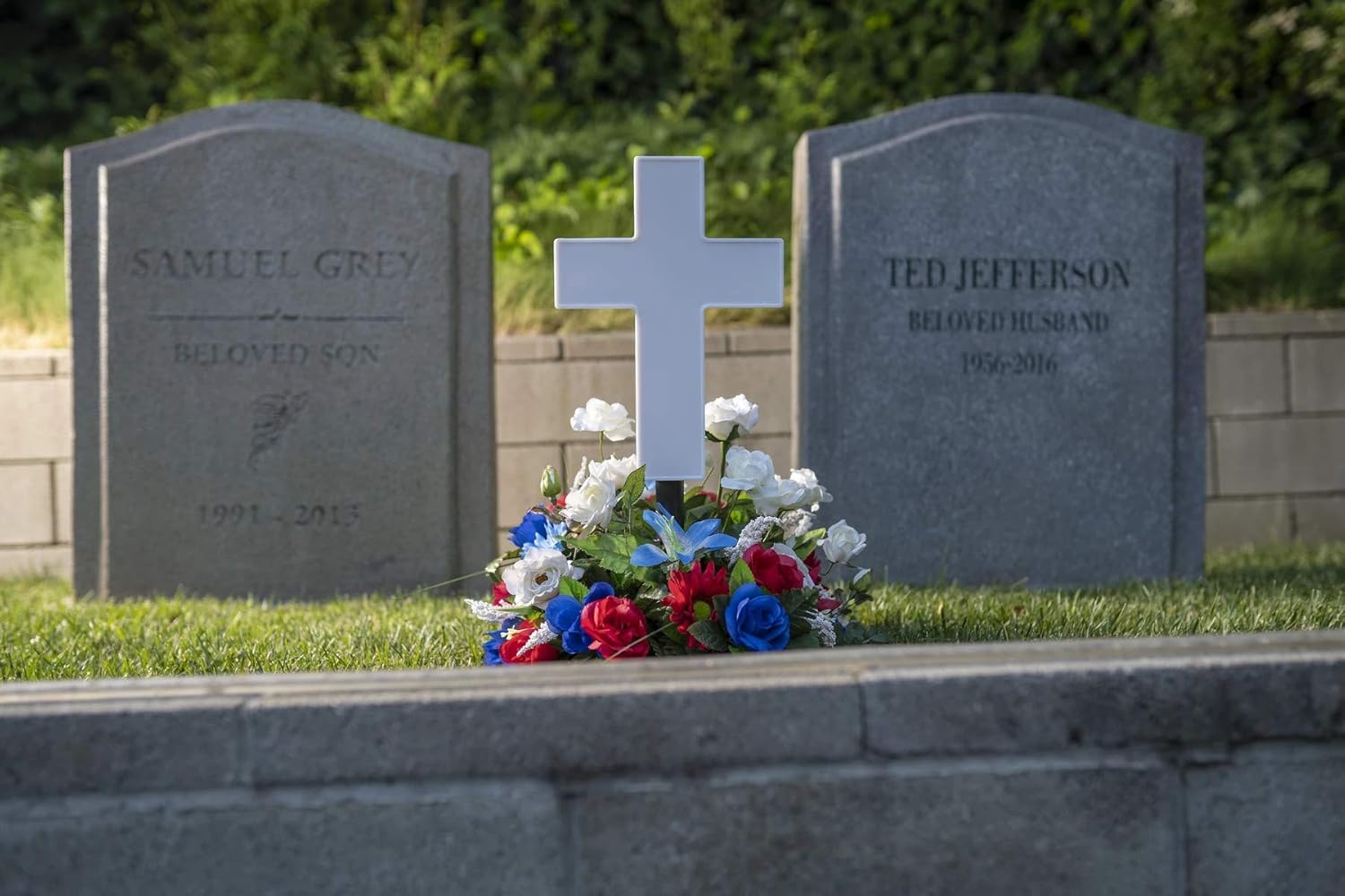 Amazon Com Solar Lighted Cross By Eternal Light Illuminated