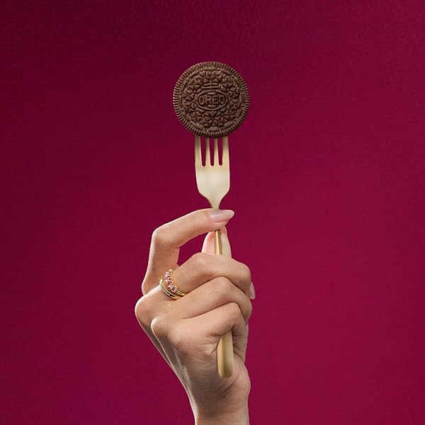 SELENA GOMEZ OREO COOKIES, CHOCOLATE AND CINNAMON CREME, LIMITED EDITION, 10 SNACK PACKS (2 COOKIES PER PACK)
