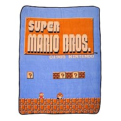 BIOWORLD Nintendo Super Mario Bros Retro Fleece