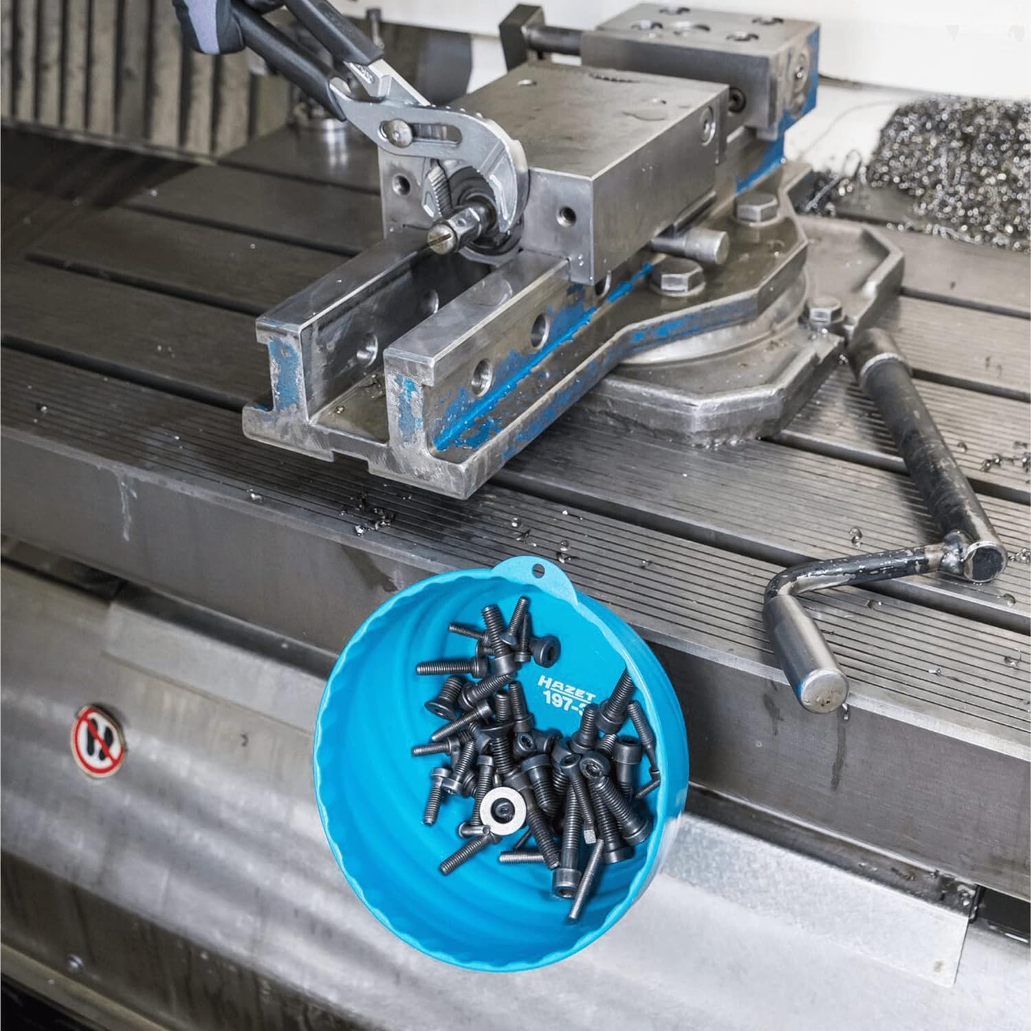 HAZET Magnetschale 197-3, 150 mm Durchmesser, aus leichtem Kunststoff mit robustem, starken Magnet - besonders praktisch zur Aufbewahrung von Kleinteilen wie Schrauben 3