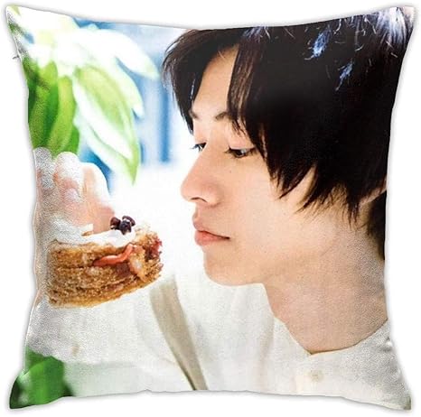 Amazon Co Jp 山崎賢人 人物 クッションカバー 漫画 プリント アニメ抗菌 防臭 車 インテリア 飾りソファ背当て Throw枕ケース 装飾クッション カバー 45 45cm ホーム キッチン