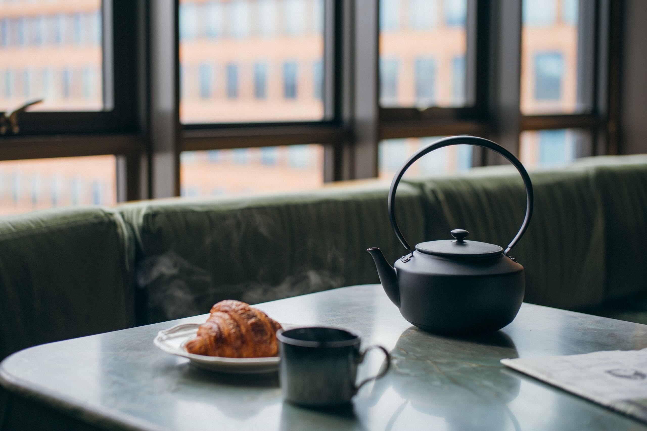 Balmuda MoonHervidor | Hervidor eléctrico con control de temperatura (122°F - 212°F) | MANTENGA Y MANTENGA CALIENTE | 900 ml (30 onzas líquidas) | Luz y sonido ambiental relajantes | Boquilla de vertido de precisión | Negro