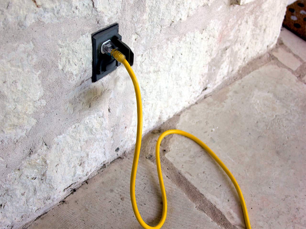 50-ft 10/3 Heavy Duty 3-Outlet Lighted SJTW Indoor/Outdoor Extension Cord by Watt's Wire - Yellow 50' 10-Gauge Grounded 15-Amp Three-Prong Power-Cord (50 foot 10-Awg) - - 