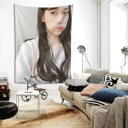 Amazon Co Jp 三吉 彩花 みよし あやか Miyoshi Ayaka みよっちゃん Miyocchan タペストリーインテリアデコレーションウォールハンギングウォールクロス大型ファブリックポスターファッションインテリアデコレーション多機能ベッドルームカーテンファッション