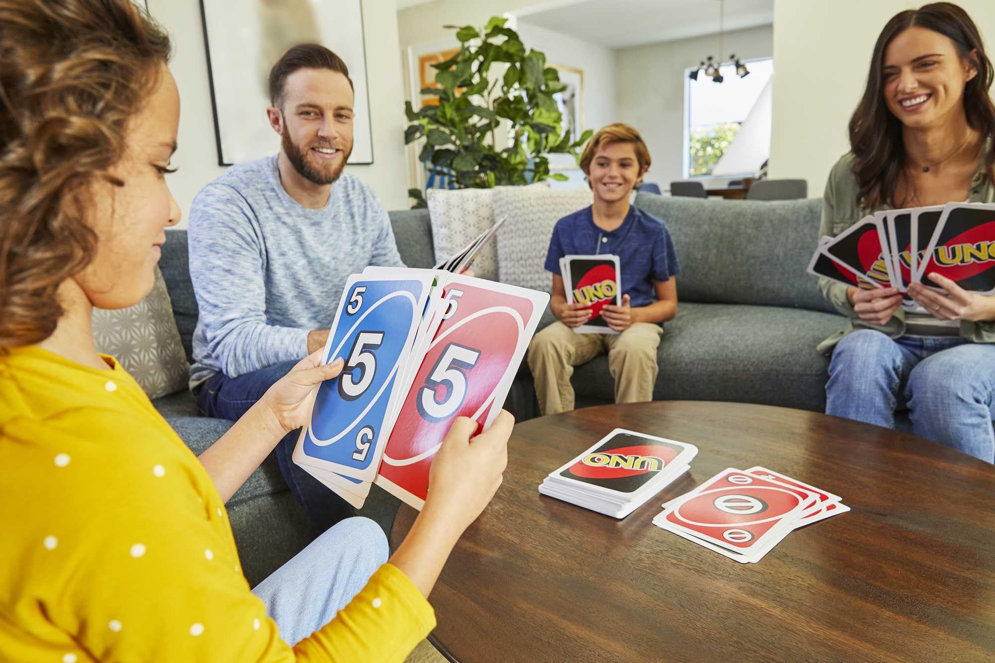 Mattel Games UNO Giant Kartenspiel für die ganze Familie, mit 108 übergroßen Karten und Anleitung, tolles Geschenk für Kinder ab 7 Jahren, GRL91 6