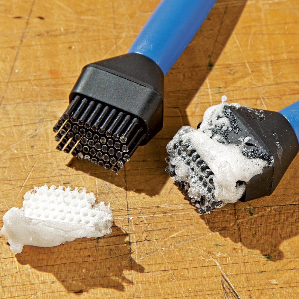 Rockler 7” Long Silicone Glue Brush – Wood Glue Applicator Ideal for Woodworking & More – Long-Last Silicone to Hold Wet Glue – Easy to Clean Bristles – Waterproof
