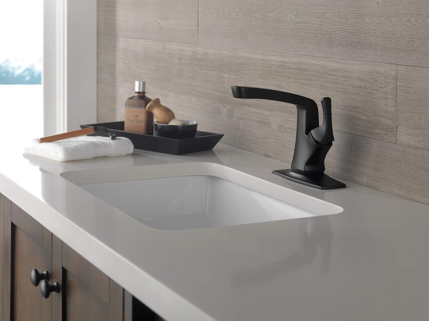 Delta Faucet Vesna Matte Black Bathroom Faucet, Single Hole Bathroom Faucet, Single Handle Bathroom Faucet, Drain Assembly, Matte Black 15789LF-BL - - 