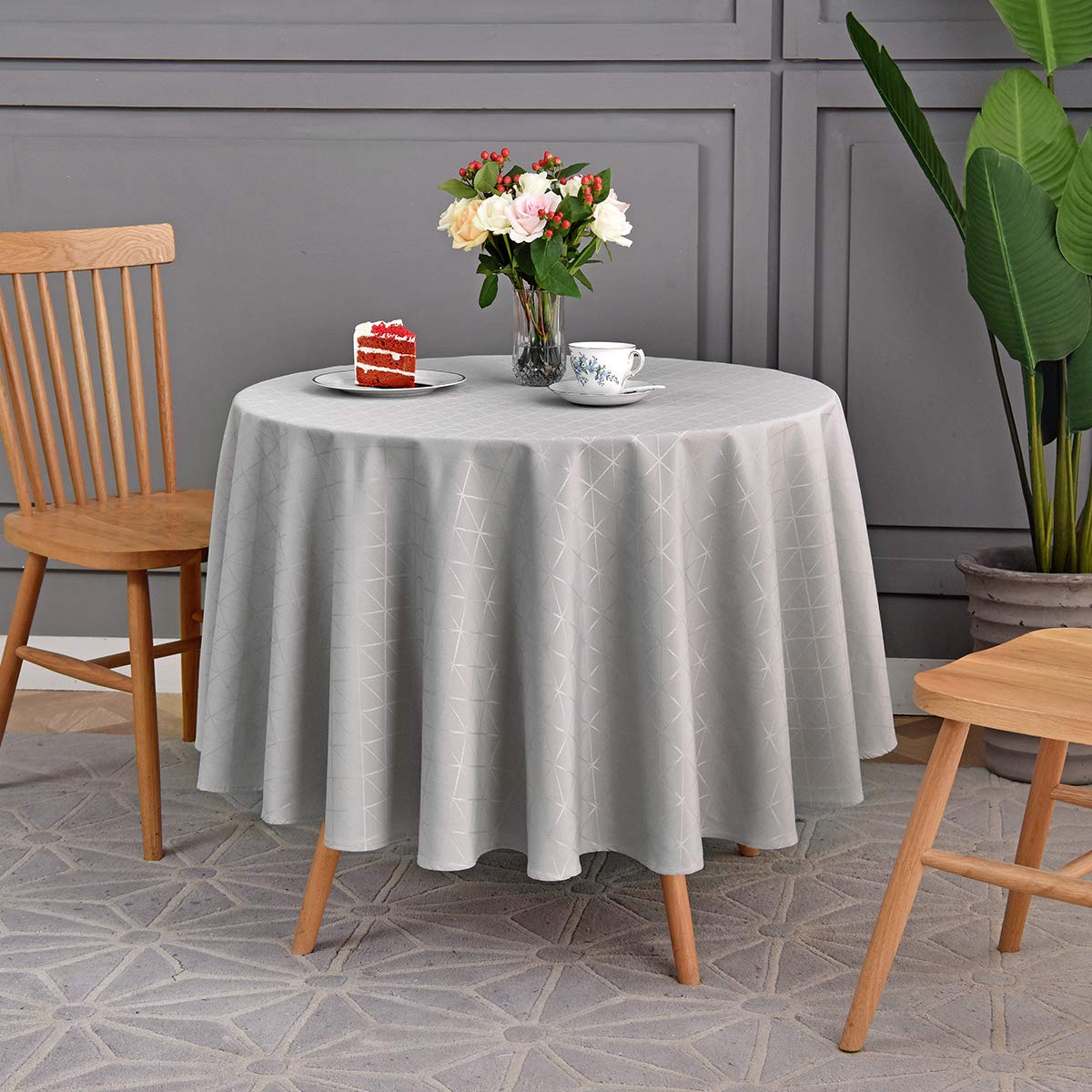 Best 90′ round table cloth polyester